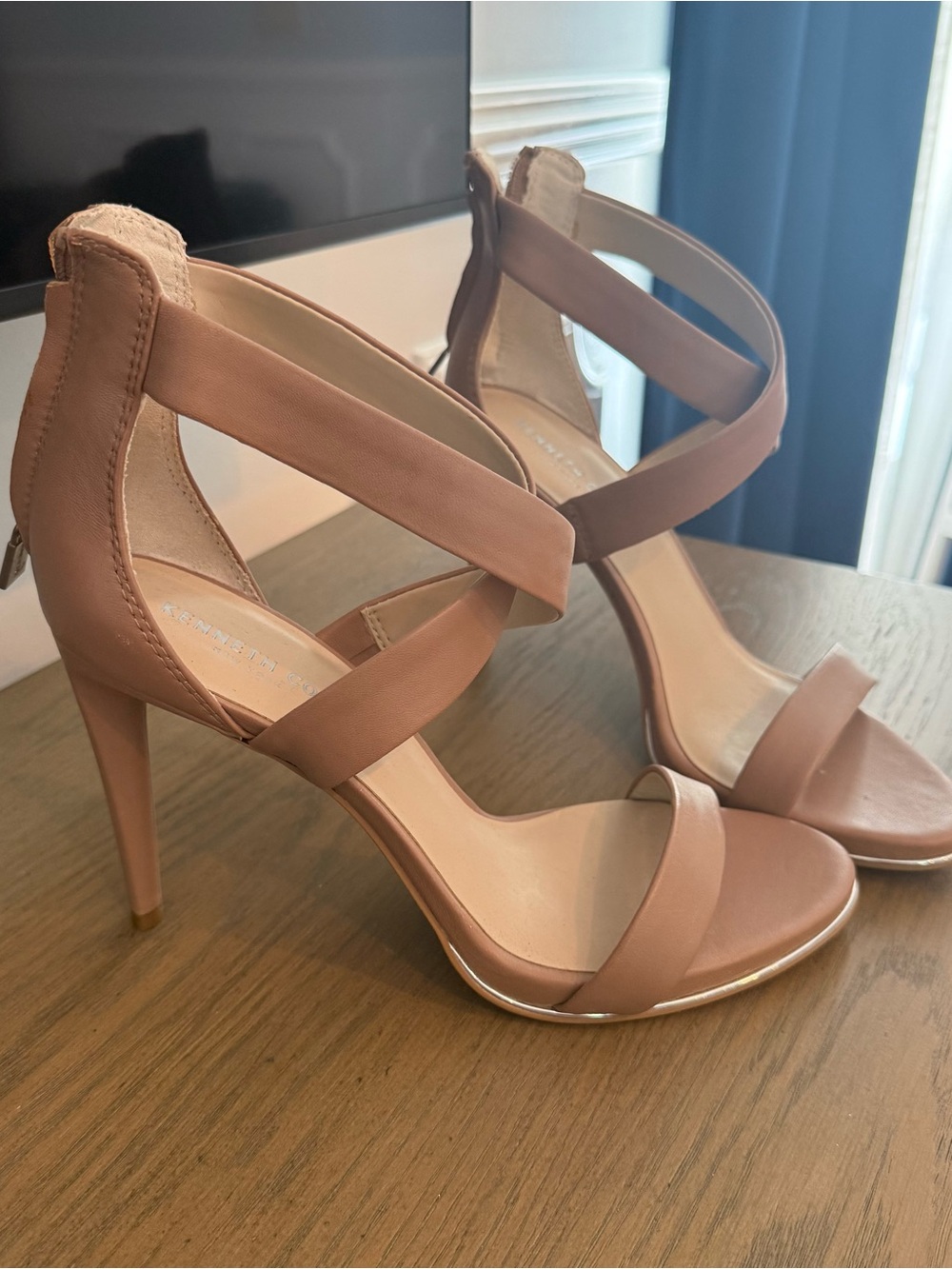 *NEW* Kenneth Cole Heeled Strappy Sandals in Beige/Taupe